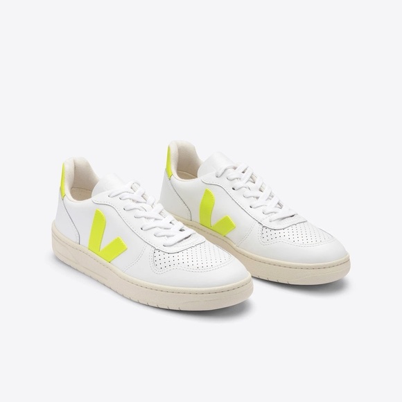 Veja V-10 Sneaker in Extra White Jaune Fluo Size 7 - Picture 1 of 11